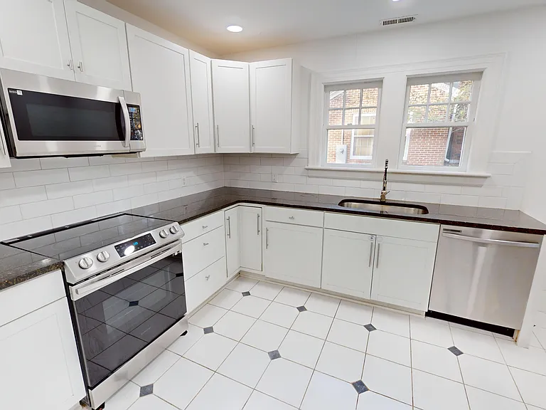 608 N Jackson St — Photo 12