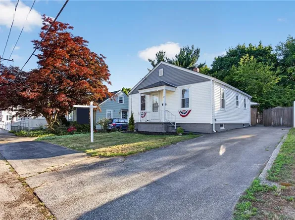 13 Delmont St, Johnston, RI 02919