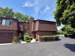 414 S Dee Rd, Park Ridge, IL 60068