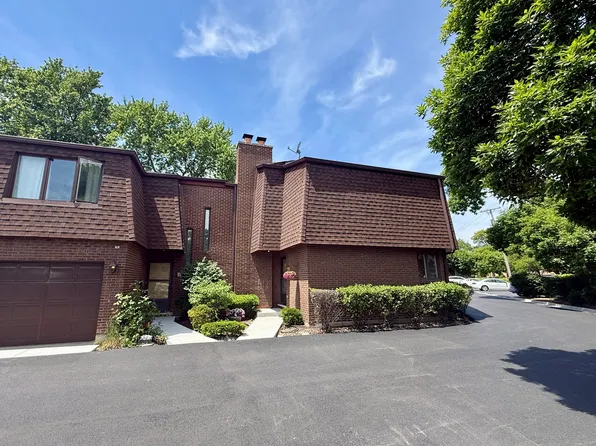 414 S Dee Rd, Park Ridge, IL 60068