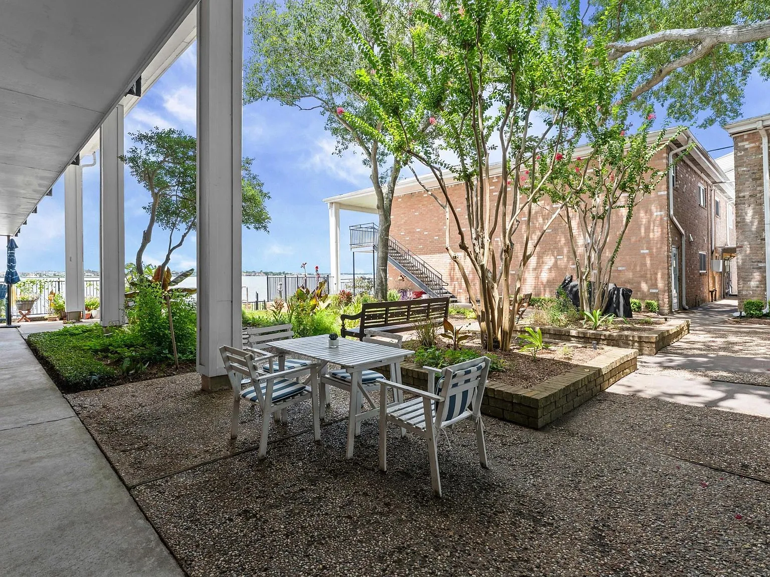 1 bed, 1.0 bath, 725 sqft, $1,350 — Photo 3