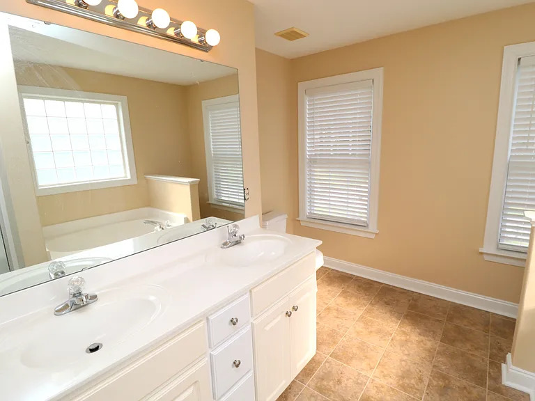 36 W Trafalgar Ct — Photo 23