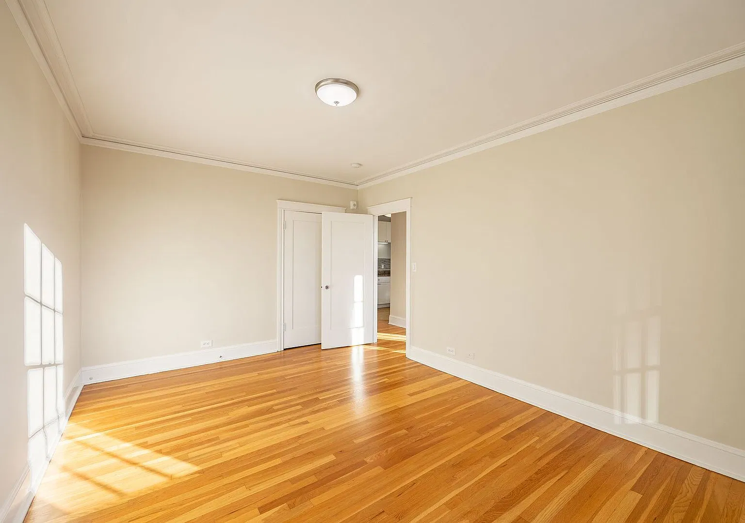 990 Bay St APT 603 - Image 4
