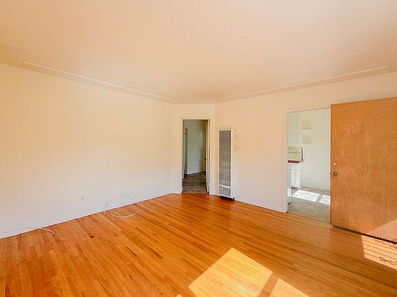 3rd image of 4548 55th St