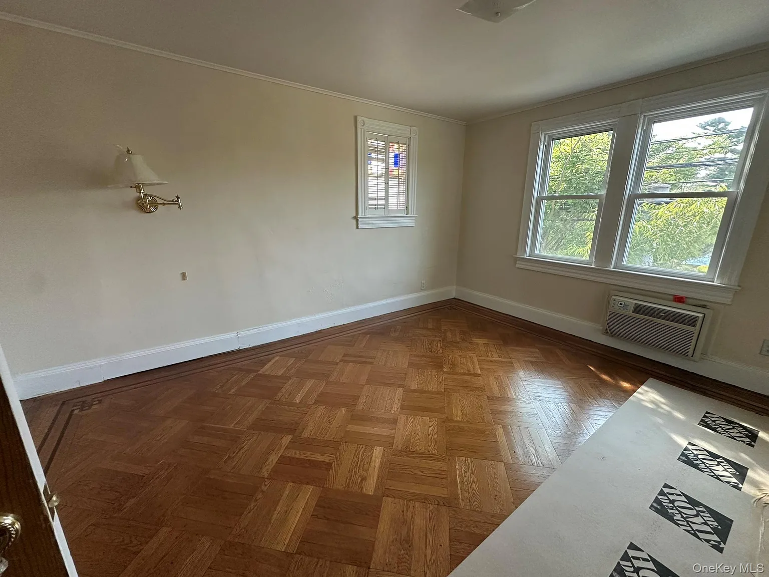 3 bed, 1.0 bath, 1100 sqft, $4,200 — Photo 3