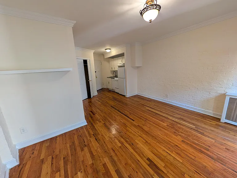 70 Barrow St #4R — Photo 3