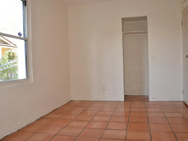 1025 E Indianola Ave — Photo 19