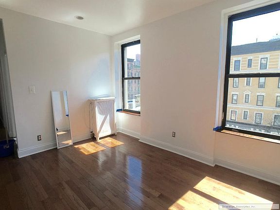 4th image of 936 Amsterdam Ave #8