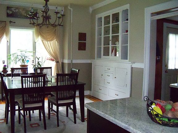 2nd image of 21 Dixon Ave