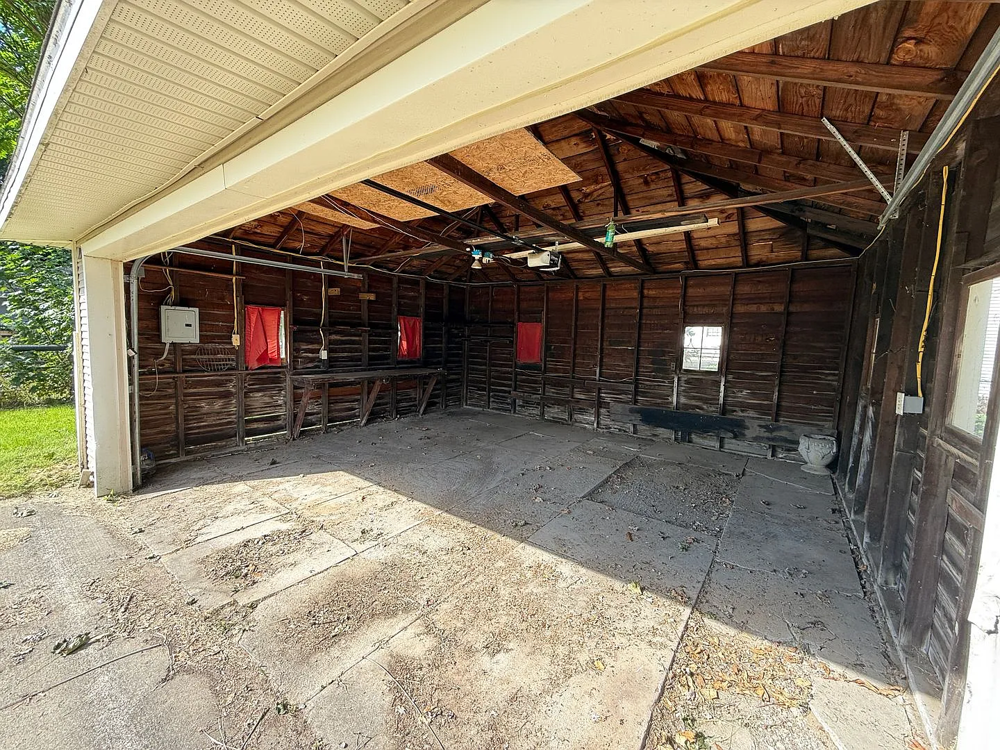 Well-Maintained 3-Bedroom Single-Family Home — Photo 4