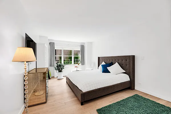 Sold by Bond New York | media 19