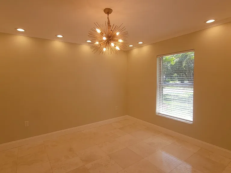 1506 S Trask St — Photo 8