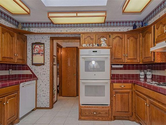 5th image of 9617 S Allen Dr