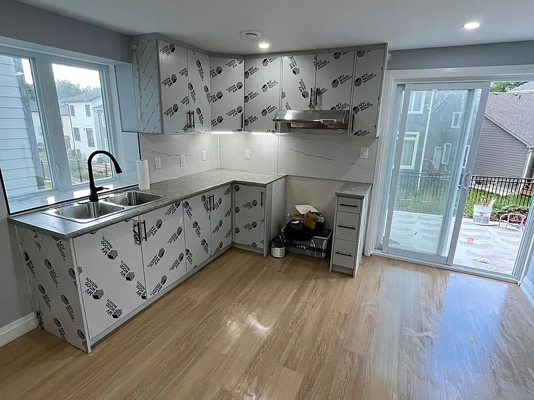 34 Julie Cres #LOWER — Photo 2