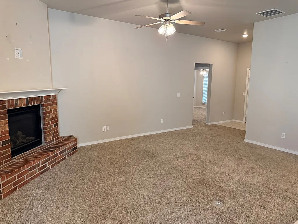 3 bed, 2.0 bath, 1675 sqft, $2,300 — Photo 4