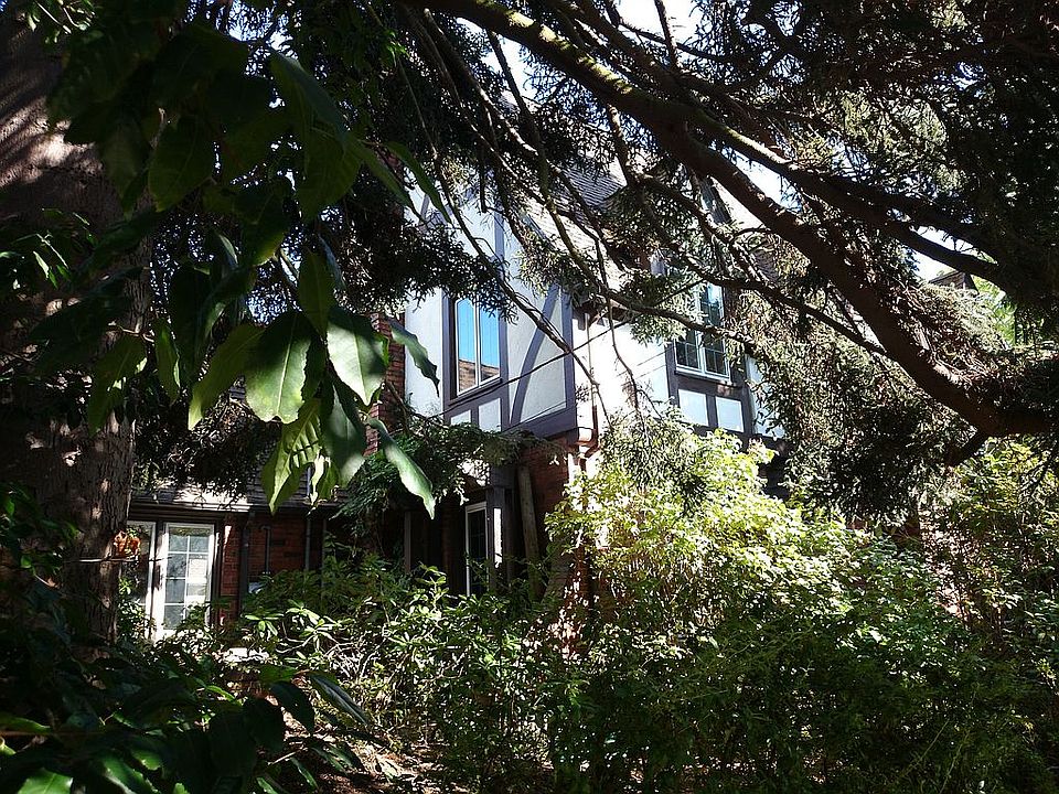 2nd image of 6004 34th Ave NE