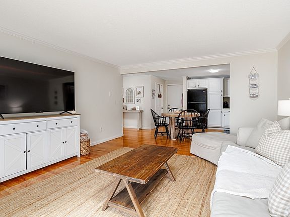 5th image of 10 Abbey Rd APT 103