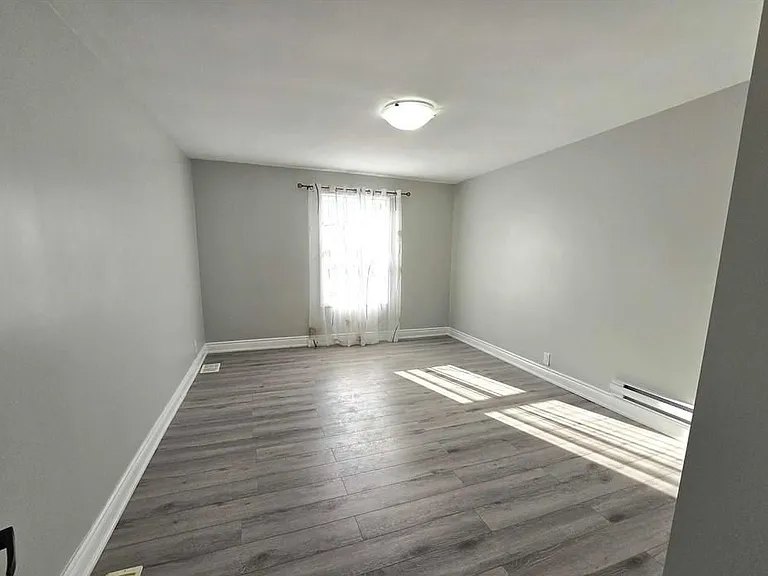 300 Balmoral Ave N #2 — Photo 7