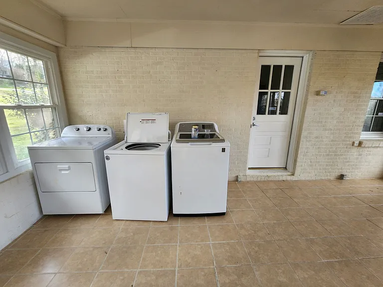 33 Edith Ave — Photo 28