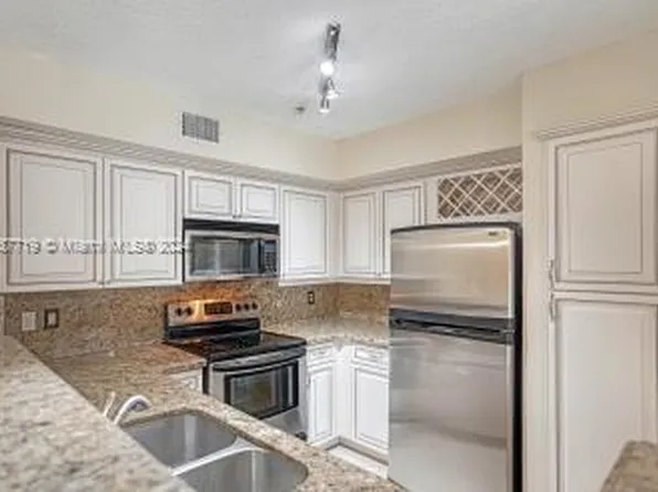 2091 Renaissance Blvd APT 305, Hollywood, FL 33025