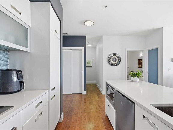 5th image of 2505 NE 17th Ave SW #406
