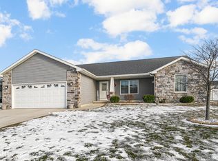 335 Juniper St NW, Demotte, IN 46310