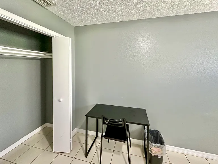 Sun Glo Ave — Photo 2