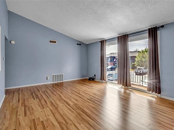 4th image of 8 Foxberry Dr