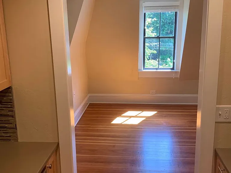 1006 W 12th Aly — Photo 28