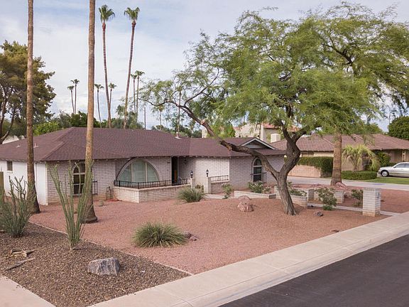 3rd image of 2056 E Malibu Dr