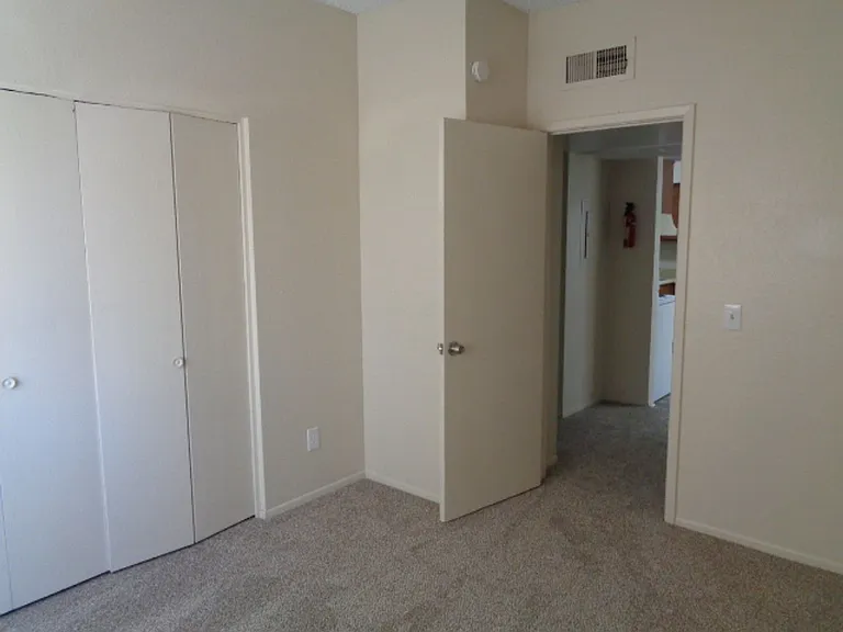 2822 E Kathleen Rd — Photo 7