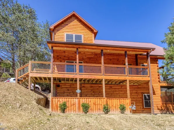 749 Kings Hills Blvd, Pigeon Forge, TN 37863