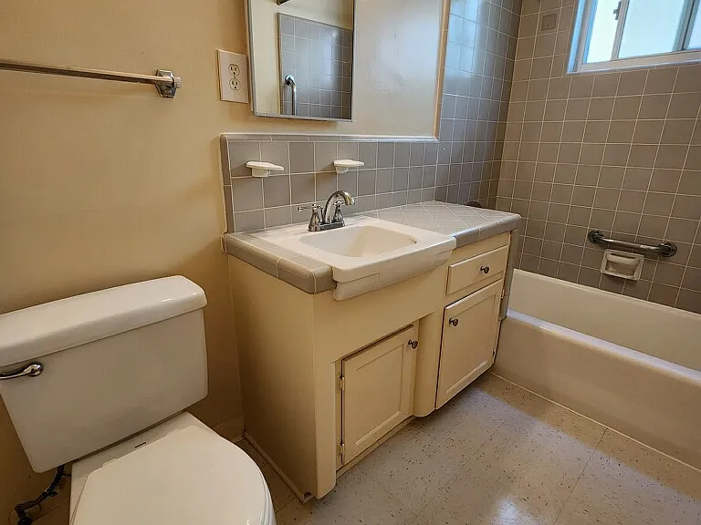 1041 Euclid St #C — Photo 8