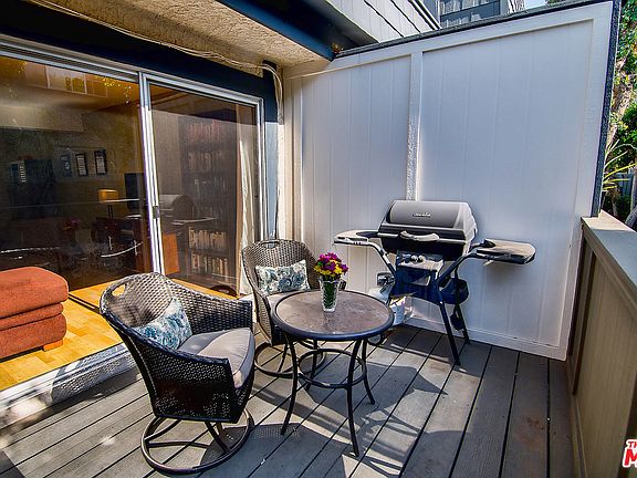 3rd image of 18550 Hatteras St Unit 30