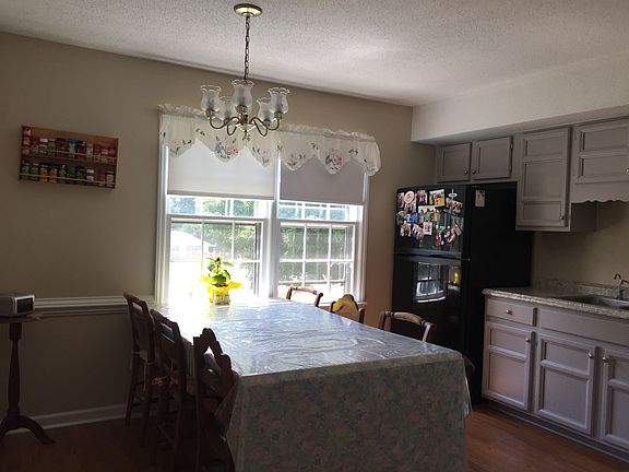 5th image of 142 Glenwood Dr