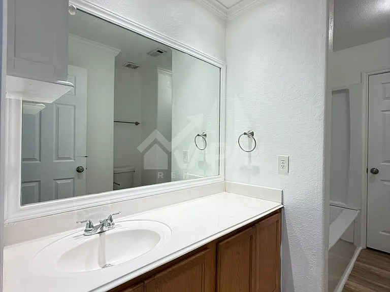 9218 Everton — Photo 21