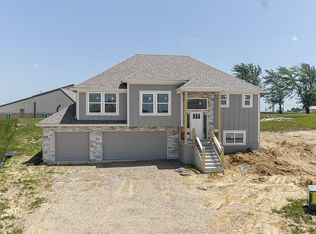 15580 Sheridan Ct, Basehor, KS 66007