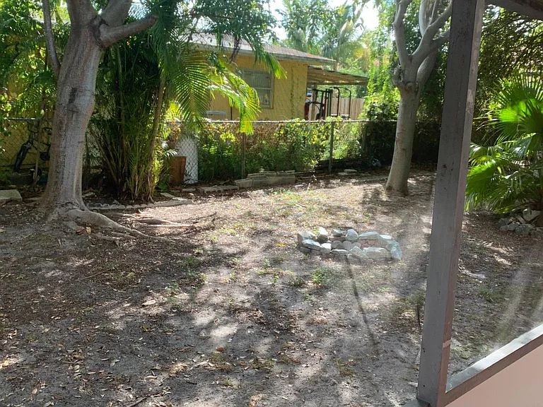 1005 SW 7th Ter — Photo 24