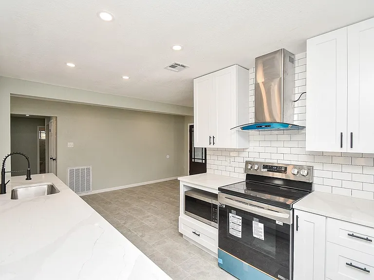 5850 Duxbury St — Photo 14