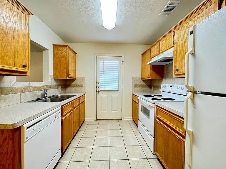 1313 Chips Dr #B — Photo 7