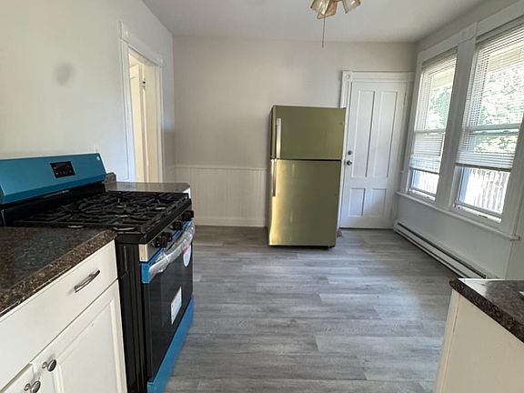 2nd image of 37 Maple St #2-0