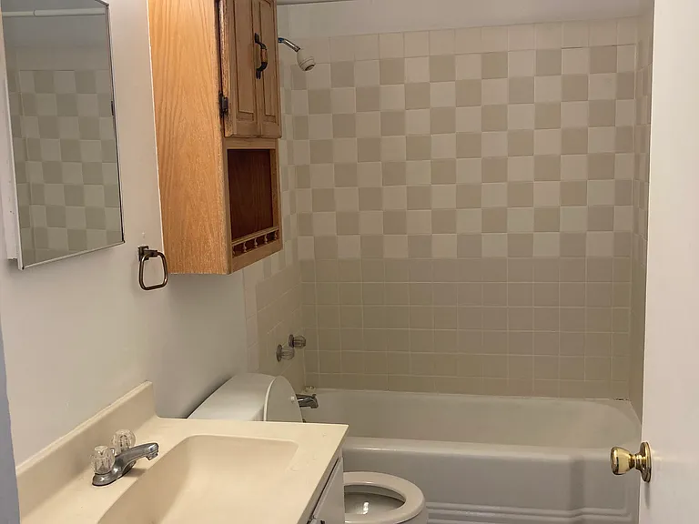 1 full bathroom