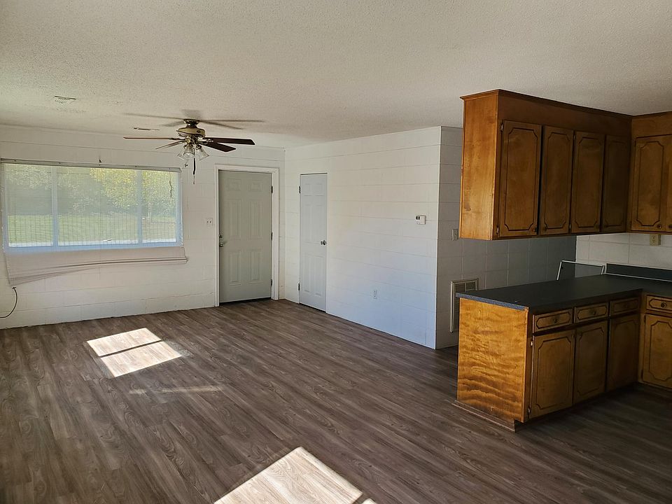 2nd image of 504 N Depot St