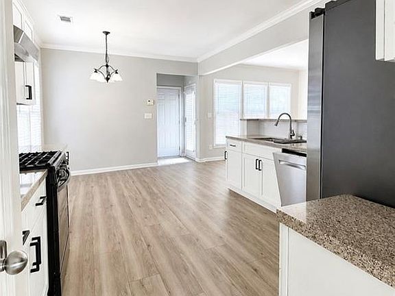 4th image of 3791 Portland Trail Dr