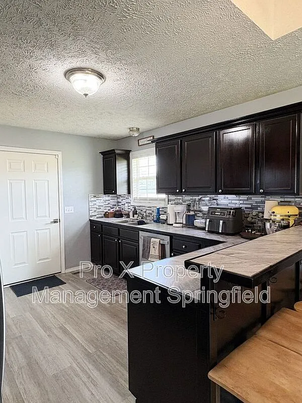 3 bed, 2.0 bath, 1362 sqft, $1,625 — Photo 3