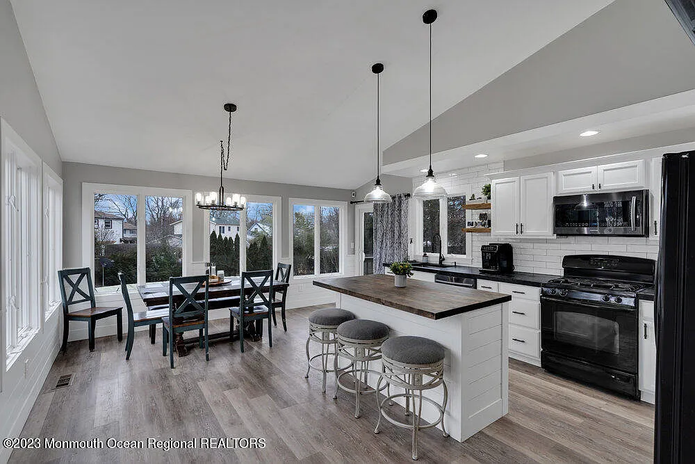 4 Vassar Court photo 1
