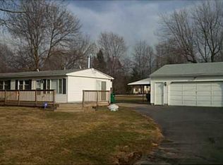 833 Hook Rd, Farmington, NY 14425