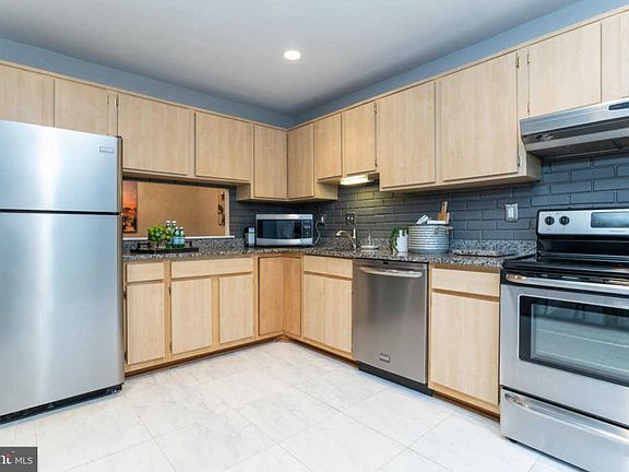 3rd image of 120 Roberts Ln APT 100