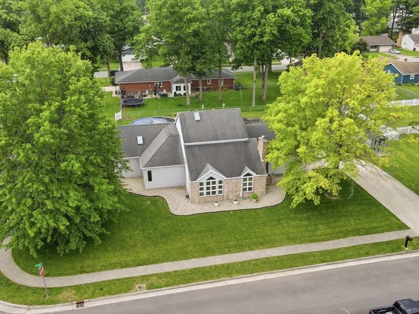 860 Heritage Dr, Lima, OH 45804