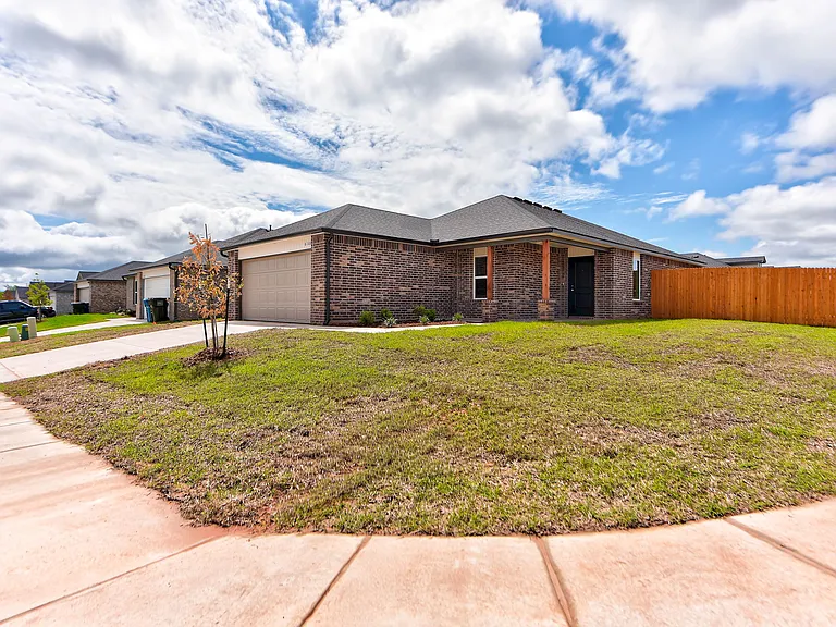 6100 Western Redbud Trl — Photo 4